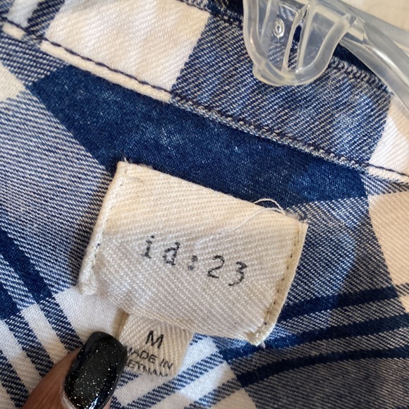 Plaid versatile button up! Brand - id:23 - Picture 4 of 6